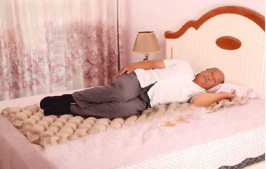 dem-hoi-chong-loet-cho-nguoi-gia-benh